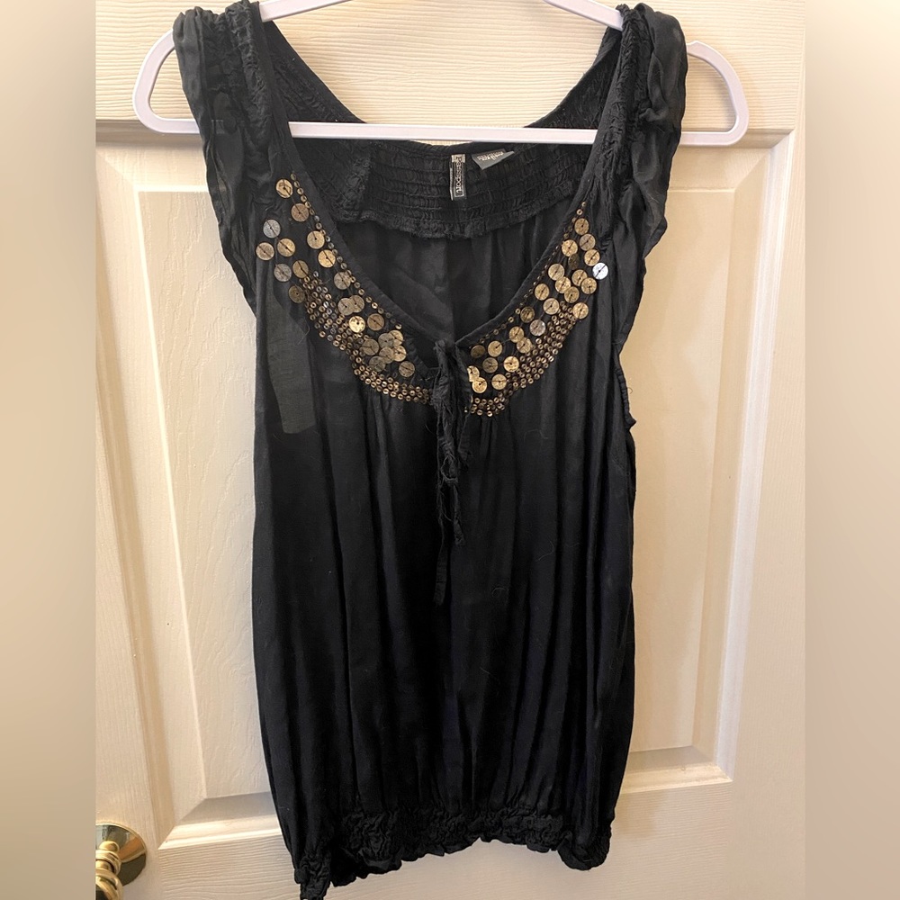 Black and gold tank/by passport/size lg/hip stylish/ gold embellishments